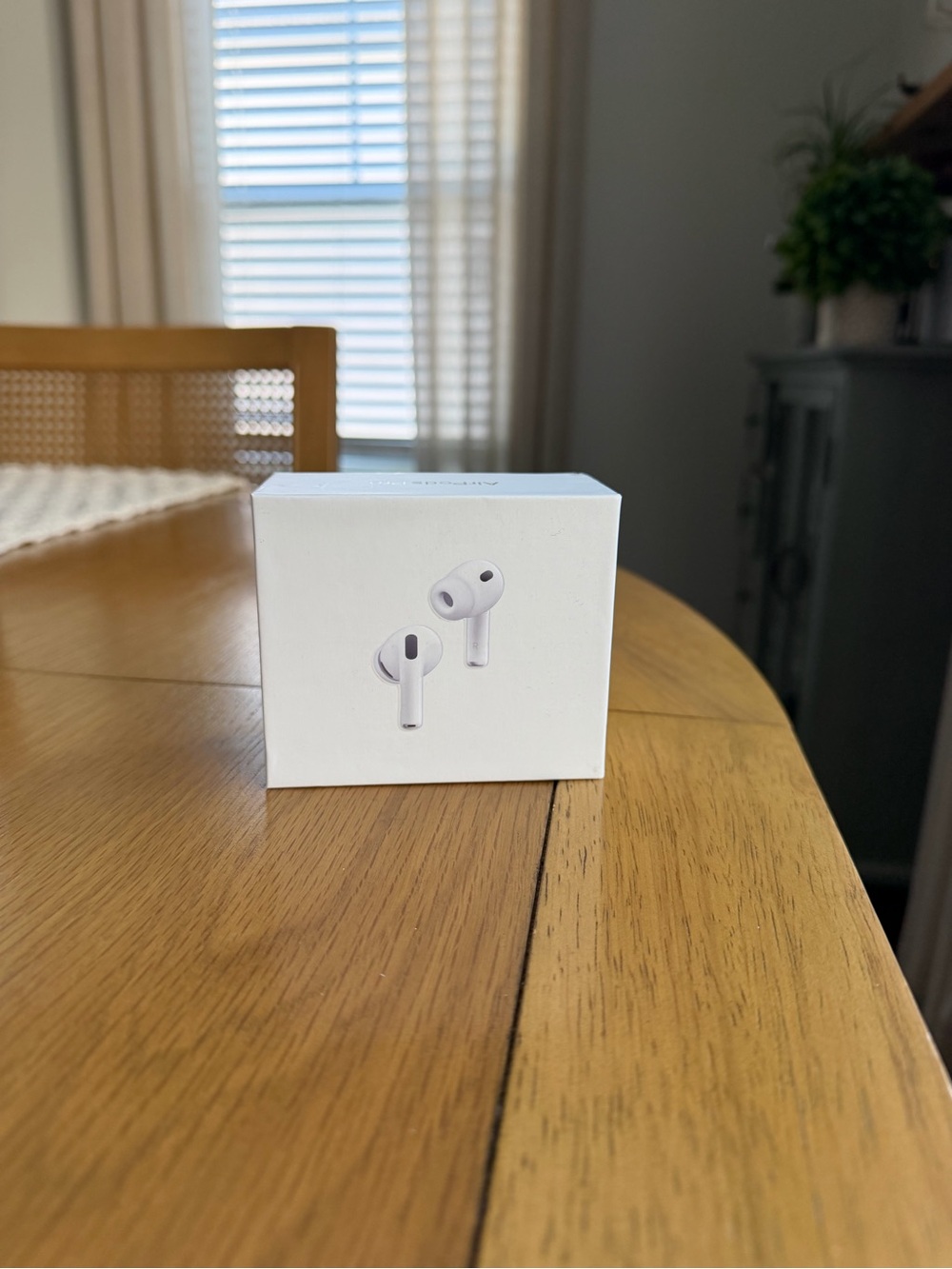 Apple AirPods Pro (White) - Wireless Noise-Cancelling Earbuds